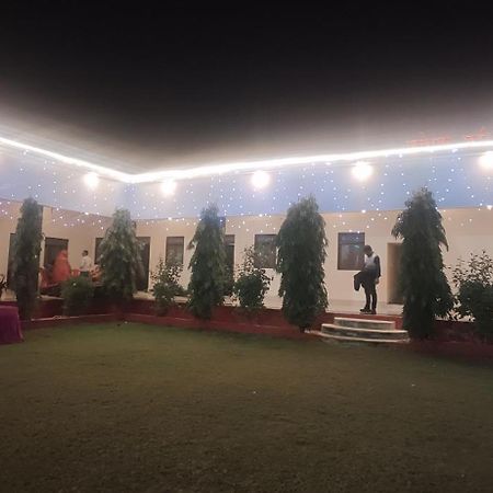 Prem Garden & Resort Mathura Exteriör bild