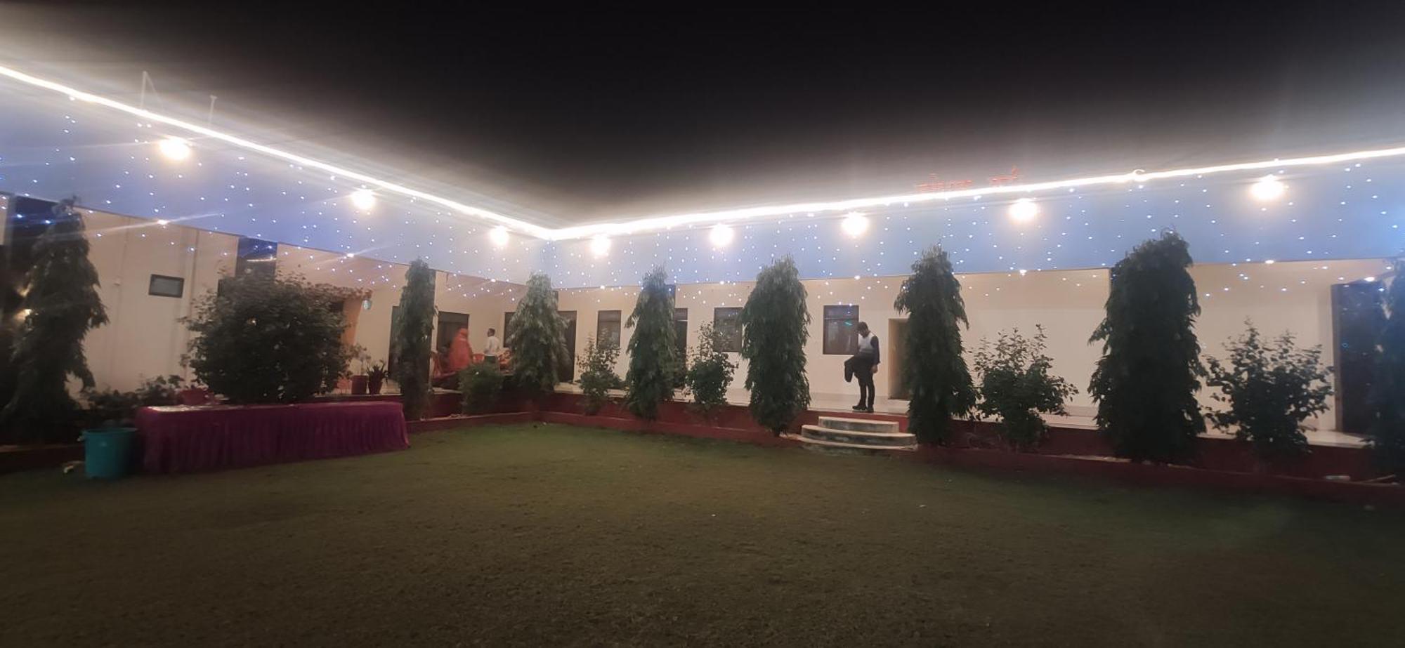 Prem Garden & Resort Mathura Exteriör bild